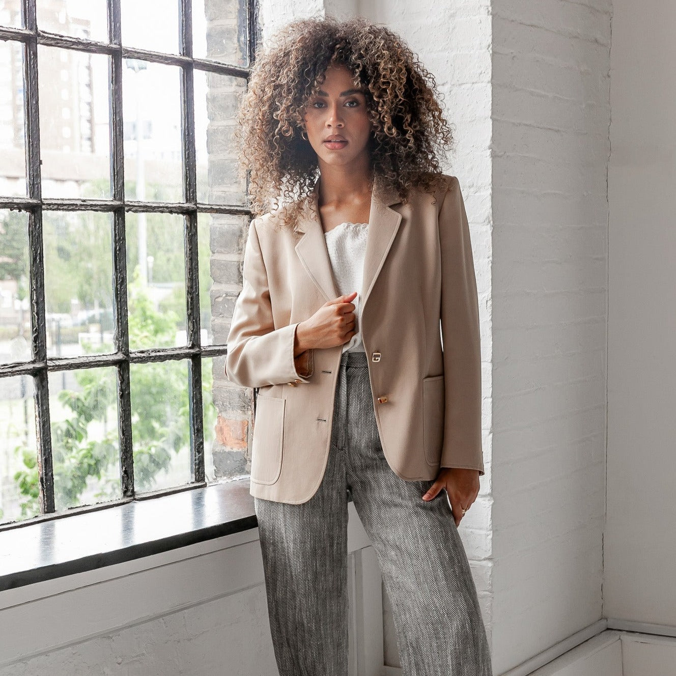 Lucci 3-Button Budget Ivory Blazer main image 1