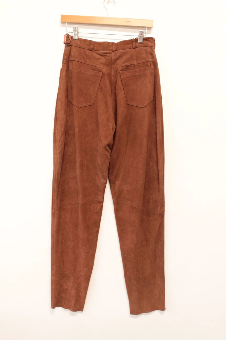 Copacabana brown suede trousers high-waisted tapered with five-pocket details and smooth lining.