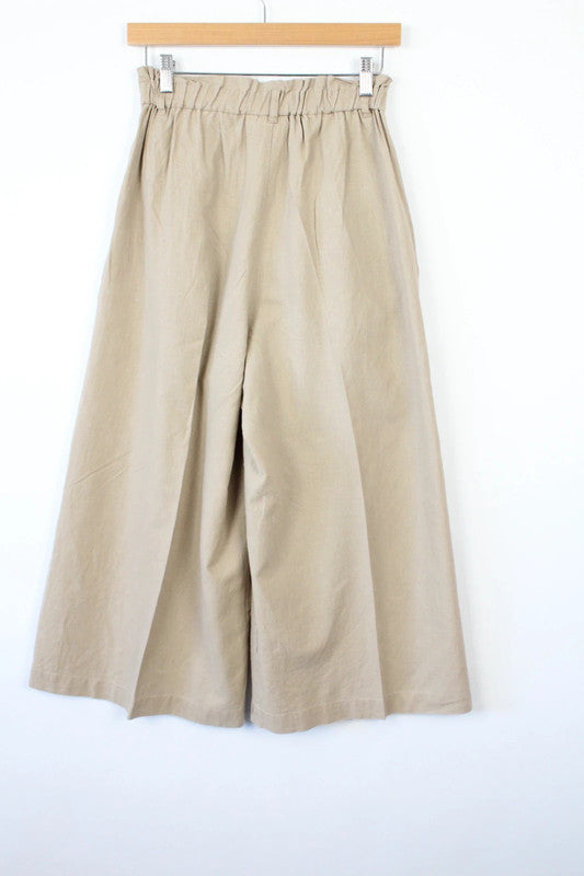 Niko and beige linen wide-leg culottes with high waist and minimalist design.