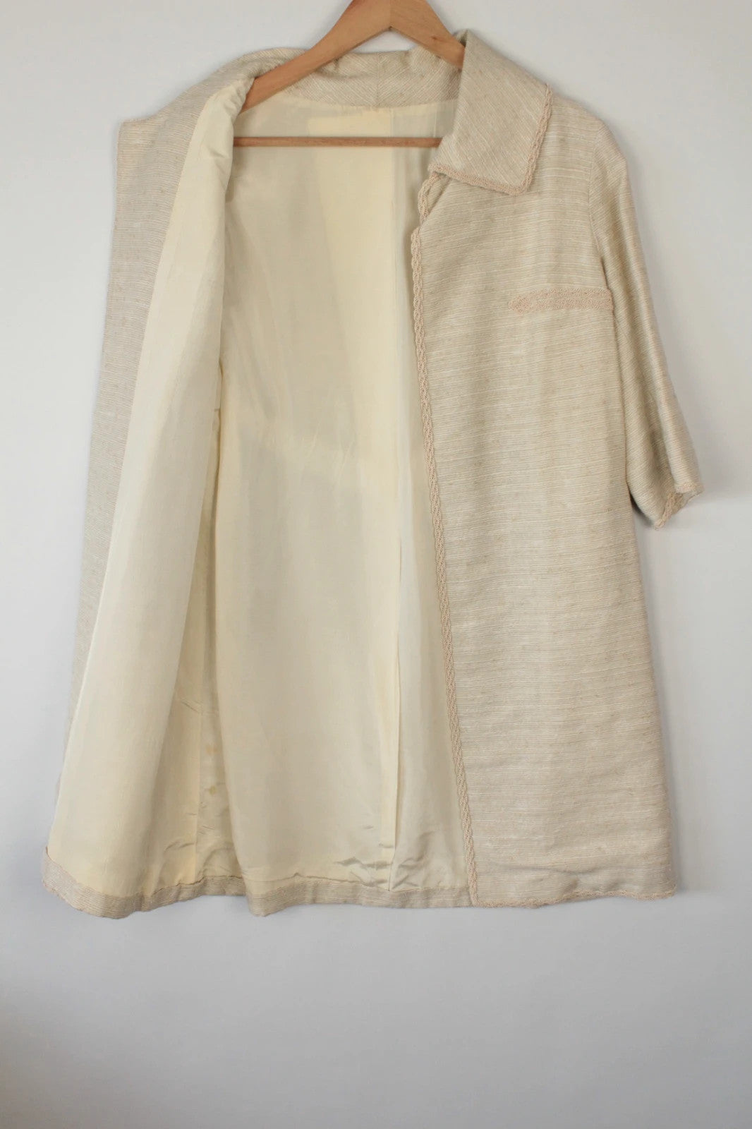 Vintage Dressing beige duster coat open front bouclé tweed textured fabric elegant drape.