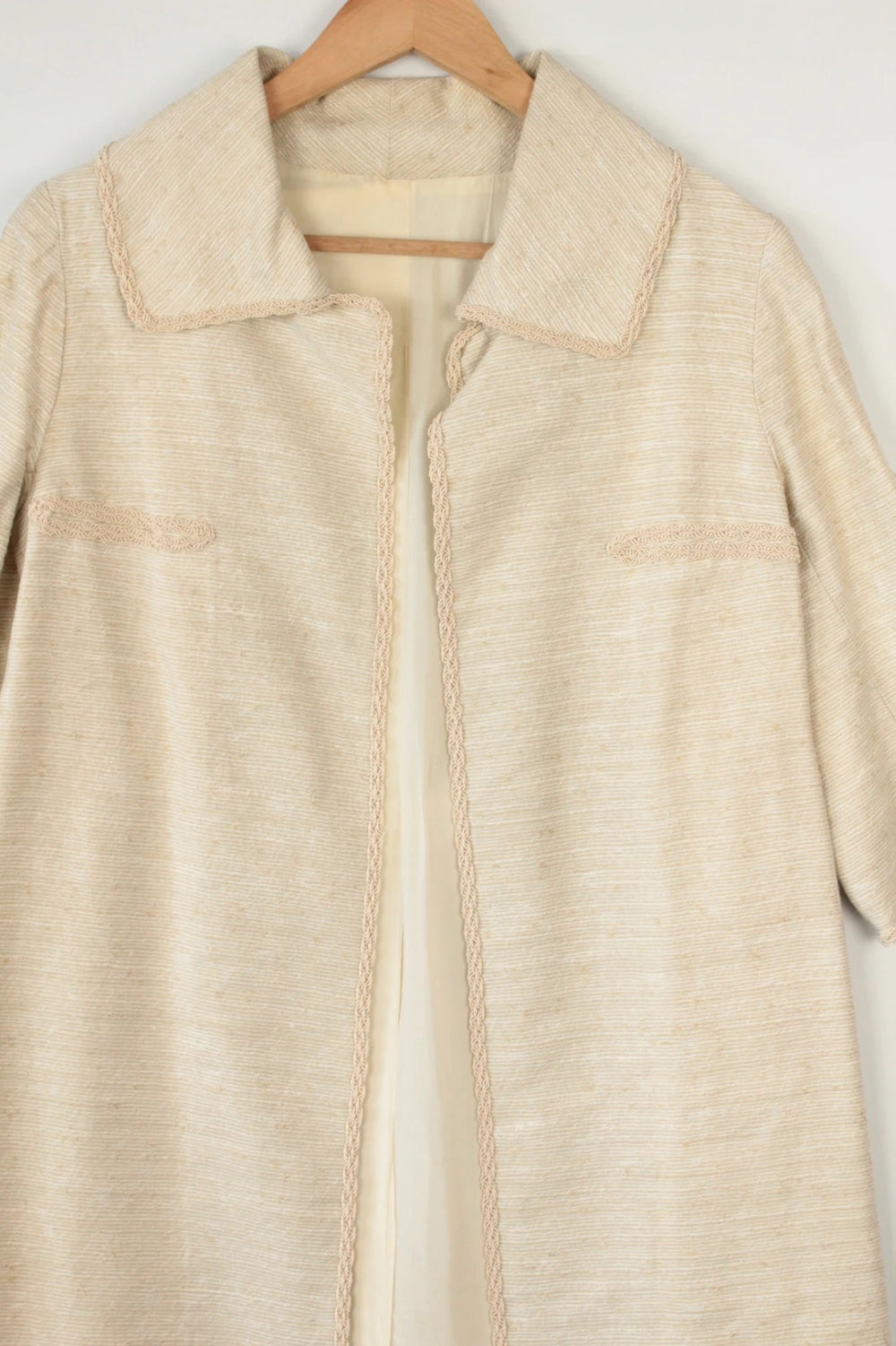 Vintage Dressing beige duster coat open front bouclé tweed textured fabric elegant drape.