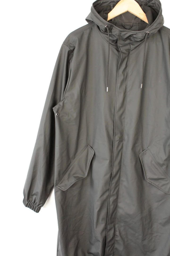 Rains black fishtail parka jacket with adjustable hood and matte finish.