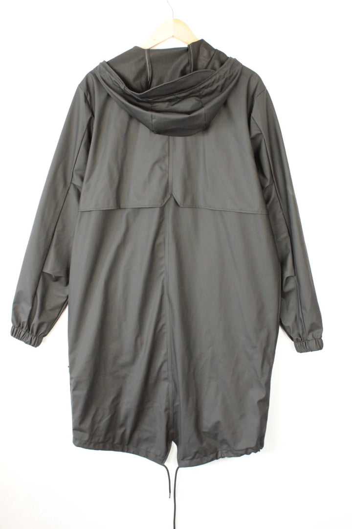 Rains black fishtail parka jacket with adjustable hood and matte finish.
