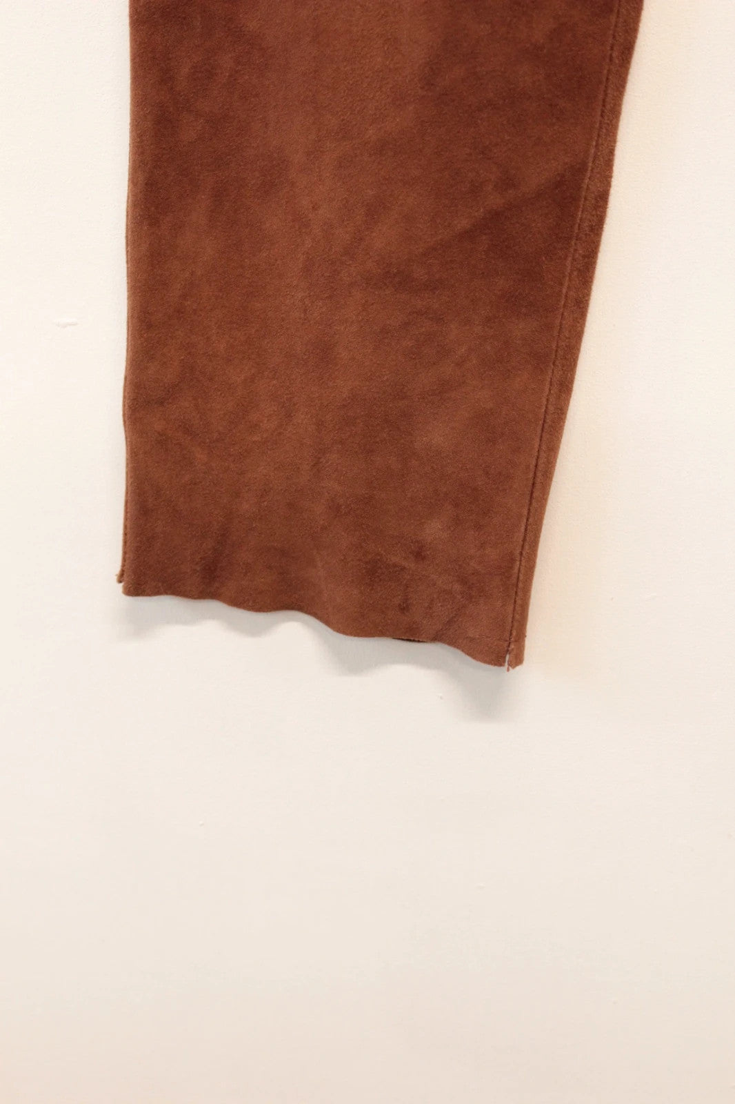 Copacabana brown suede trousers high-waisted tapered with five-pocket details and smooth lining.