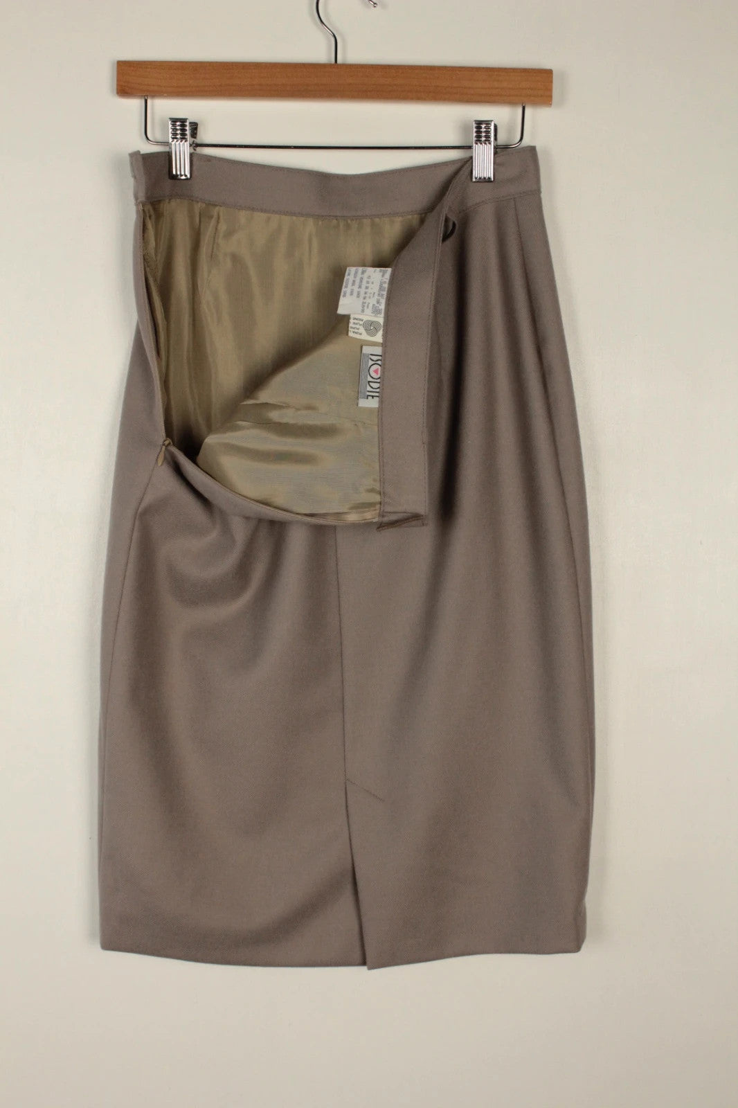 Vintage Dressing beige tailored pencil skirt high-waisted 100% virgin wool with pressed pleats.