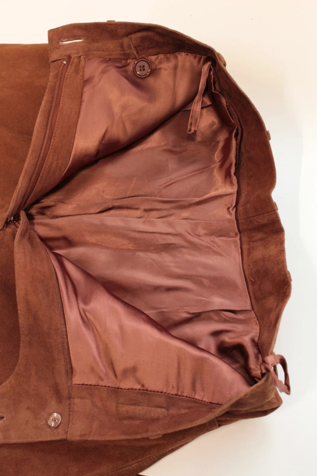 Copacabana brown suede trousers high-waisted tapered with five-pocket details and smooth lining.