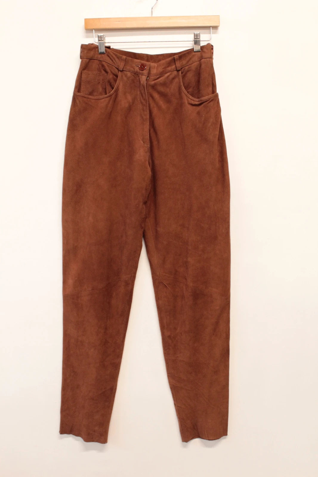 Copacabana brown suede trousers high-waisted tapered with five-pocket details and smooth lining.